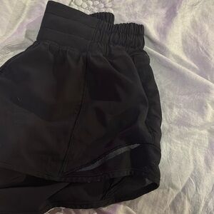 Lululemon black hotty hots size 0 2.5 inch